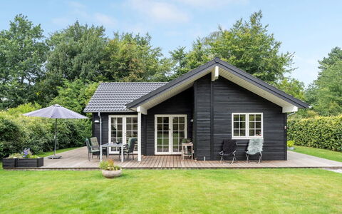 Gotliebe - 750M from the Sea: Zwembad, Buitenmeubels, Meubilair, Toevlucht, Flagstone, Eco Hotel, Schaduw, Stoel, Vrije Tijd, Landgoed