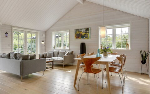 Gotliebe - 750M from the Sea: Zwembad, Buitenmeubels, Meubilair, Toevlucht, Flagstone, Eco Hotel, Schaduw, Stoel, Vrije Tijd, Landgoed