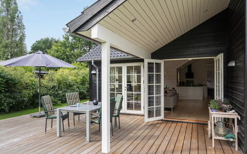 Gotliebe - 750M from the Sea: Zwembad, Buitenmeubels, Meubilair, Toevlucht, Flagstone, Eco Hotel, Schaduw, Stoel, Vrije Tijd, Landgoed
