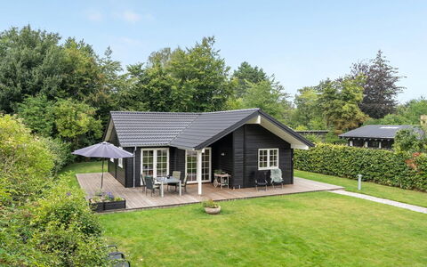 Gotliebe - 750M from the Sea: Zwembad, Buitenmeubels, Meubilair, Toevlucht, Flagstone, Eco Hotel, Schaduw, Stoel, Vrije Tijd, Landgoed