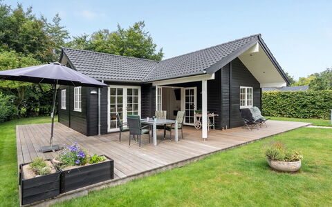 Gotliebe - 750M from the Sea: Zwembad, Buitenmeubels, Meubilair, Toevlucht, Flagstone, Eco Hotel, Schaduw, Stoel, Vrije Tijd, Landgoed