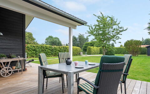 Gotliebe - 750M from the Sea: Zwembad, Buitenmeubels, Meubilair, Toevlucht, Flagstone, Eco Hotel, Schaduw, Stoel, Vrije Tijd, Landgoed