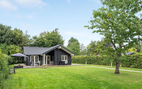 Gotliebe - 750M from the Sea: Zwembad, Buitenmeubels, Meubilair, Toevlucht, Flagstone, Eco Hotel, Schaduw, Stoel, Vrije Tijd, Landgoed