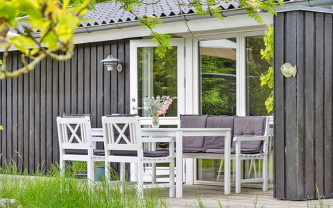Ilsabet - 750M from the Sea: Hout, Dak, Architectuur, Huis, Huis, Verblijf, Siding, Hardwood, Helling, Landgoed