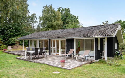 Heino - 3.5Km from the Sea: Meubilair, Interieur Ontwerp, Flooring, Hout, Verdieping, Plafond, Houten Vloer, Stoel, Tafel, Verlichting