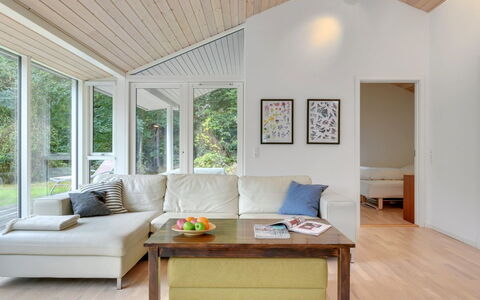 Heino - 3.5Km from the Sea: Meubilair, Interieur Ontwerp, Flooring, Hout, Verdieping, Plafond, Houten Vloer, Stoel, Tafel, Verlichting