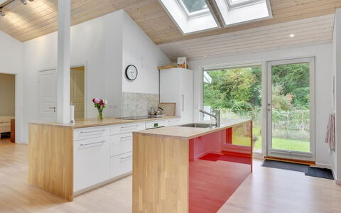 Heino - 3.5Km from the Sea: Meubilair, Interieur Ontwerp, Flooring, Hout, Verdieping, Plafond, Houten Vloer, Stoel, Tafel, Verlichting