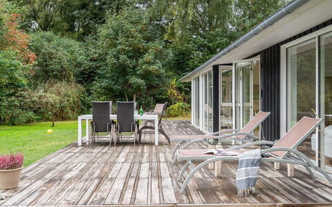 Heino - 3.5Km from the Sea: Meubilair, Interieur Ontwerp, Flooring, Hout, Verdieping, Plafond, Houten Vloer, Stoel, Tafel, Verlichting
