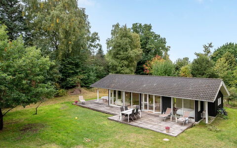 Heino - 3.5Km from the Sea: Meubilair, Interieur Ontwerp, Flooring, Hout, Verdieping, Plafond, Houten Vloer, Stoel, Tafel, Verlichting