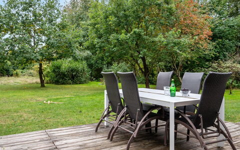 Heino - 3.5Km from the Sea: Meubilair, Interieur Ontwerp, Flooring, Hout, Verdieping, Plafond, Houten Vloer, Stoel, Tafel, Verlichting