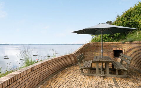 Grumme - 30M to the Fjord: Verblijf, Huis, Huis, Dak, Veranda, Landgoed, Siding, Garden Gebouwen, Boerderij, Werf