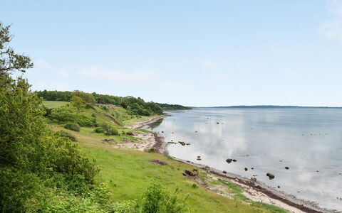 Grumme - 30M to the Fjord: Verblijf, Huis, Huis, Dak, Veranda, Landgoed, Siding, Garden Gebouwen, Boerderij, Werf