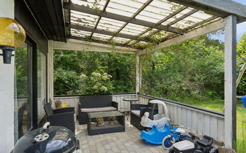 Gadde - 1Km from the Sea: Tuin, Schaduw, Outdoor Structuur, Backyard, Buitenmeubels, Patio, Werf, Veranda, Stoel, Pergola