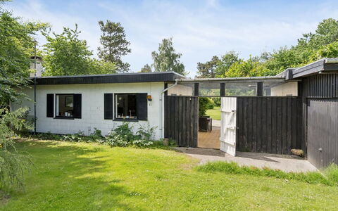 Gadde - 1Km from the Sea: Huis, Huis, Land Lot, Dak, Verblijf, Tuin, Backyard, Gazon, Landgoed, Schaduw