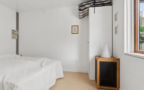 Gadde - 1Km from the Sea: Muur, Flooring, Verdieping, Interieur Ontwerp, Hout, Plafond, Slaapkamer, Meubilair, Bed, Kamer