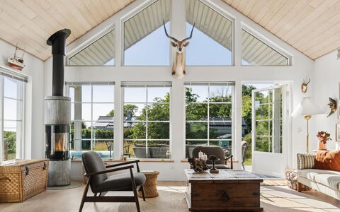 Bernadete - 50M to the Fjord: Interieur Ontwerp, Hout, Plafond, Meubilair, Woonkamer, Flooring, Verlichting, Verdieping, Lichte Inrichting, Huis