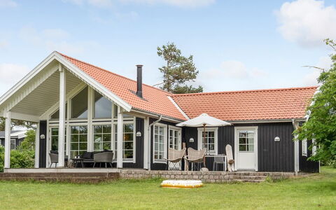 Bernadete - 50M to the Fjord: Dak, Huis, Land Lot, Huis, Verblijf, Landgoed, Garden Gebouwen, Schaduw, Blokhut, Landscaping