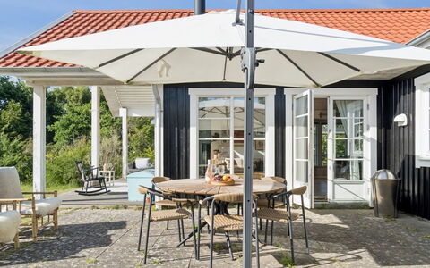 Bernadete - 50M to the Fjord: Appartement, Schaduw, Balkon, Stoel, Hek, Buitenmeubels, Aluminium, Kunstgras