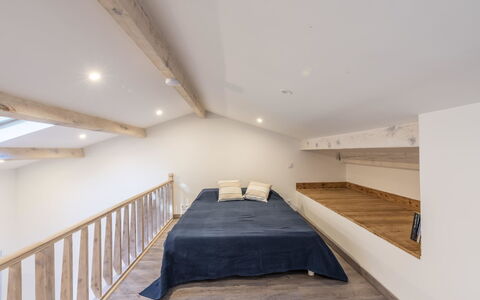 Gigaro Plage: Eigendom, Hout, Gebouw, Verdieping, Flooring, Huis, Hardwood, Hal, Plafond