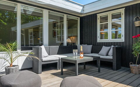Tobrjön - 200M to the Fjord: Meubilair, Interieur Ontwerp, Stoel, Flooring, Tafel, Toevlucht, Verdieping, Plafond, Kamer, Eco Hotel