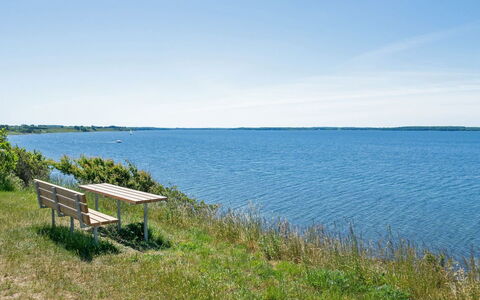 Tobrjön - 200M to the Fjord: Meubilair, Interieur Ontwerp, Stoel, Flooring, Tafel, Toevlucht, Verdieping, Plafond, Kamer, Eco Hotel