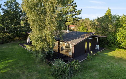 Erikka - 300M to the Fjord: Blauw, Struik, Verblijf, Groundcover, Tuin, Landgoed, Schaduw, Landscaping, Boerderij, Eco Hotel
