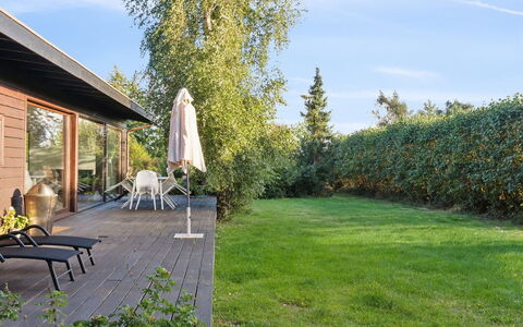 Erikka - 300M to the Fjord: Blauw, Struik, Verblijf, Groundcover, Tuin, Landgoed, Schaduw, Landscaping, Boerderij, Eco Hotel
