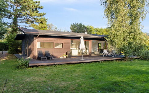 Erikka - 300M to the Fjord: Blauw, Struik, Verblijf, Groundcover, Tuin, Landgoed, Schaduw, Landscaping, Boerderij, Eco Hotel