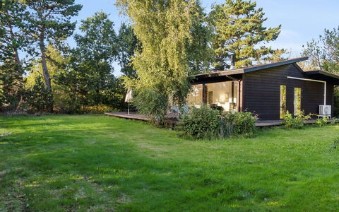 Erikka - 300M to the Fjord: Blauw, Struik, Verblijf, Groundcover, Tuin, Landgoed, Schaduw, Landscaping, Boerderij, Eco Hotel