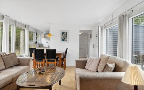 Hannelore - 700M from the Sea: Meubilair, Bankstel, Interieur Ontwerp, Flooring, Verdieping, Hout, Woonkamer, Plafond, Kamer, Tafel