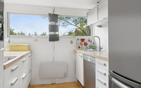 Hannelore - 700M from the Sea: Keuken, Toestel Van De Keuken, Countertop, Interieur Ontwerp, Major Appliance, Flooring, Cabinetry, Plafond, Huishoudapparatuur, Gootsteen