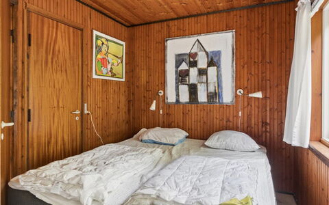 Rietrikki - 1.5Km from the Sea: Hout, Interieur Ontwerp, Flooring, Verdieping, Slaapkamer, Bed, Plafond, Laken, Meubilair, Kamer