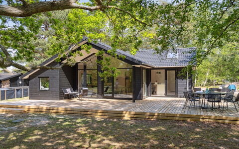 Miljanka - 175M from the Sea: Dak, Huis, Land Lot, Huis, Verblijf, Landgoed, Garden Gebouwen, Schaduw, Blokhut, Landscaping