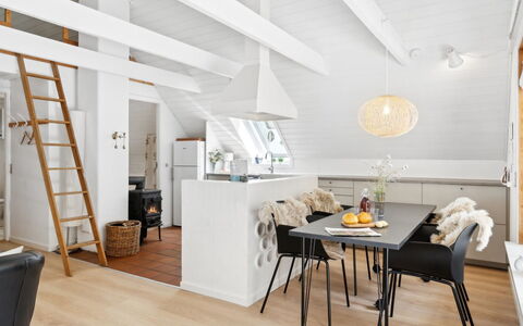 Jörn - 800M from the Sea: Meubilair, Interieur Ontwerp, Flooring, Hout, Verdieping, Plafond, Houten Vloer, Stoel, Tafel, Verlichting
