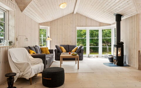 Grethe - 750M from the Sea: Hout, Interieur Ontwerp, Flooring, Huis, Verdieping, Houten Vloer, Meubilair, Plafond, Woonkamer, Hardwood