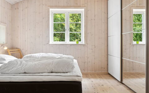 Grethe - 750M from the Sea: Hout, Flooring, Verdieping, Interieur Ontwerp, Slaapkamer, Plafond, Kamer, Houten Vloer, Bed, Plank