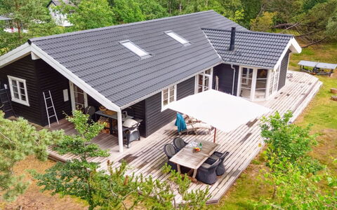 Grethe - 1Km from the Sea: Meubilair, Interieur Ontwerp, Flooring, Hout, Verdieping, Plafond, Houten Vloer, Stoel, Tafel, Verlichting