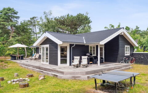 Grethe - 1Km from the Sea: Meubilair, Interieur Ontwerp, Flooring, Hout, Verdieping, Plafond, Houten Vloer, Stoel, Tafel, Verlichting
