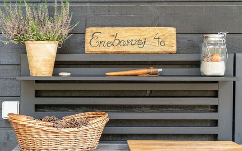 Grethe - 1Km from the Sea: Meubilair, Interieur Ontwerp, Flooring, Hout, Verdieping, Plafond, Houten Vloer, Stoel, Tafel, Verlichting
