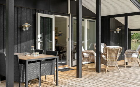 Liselotte - 275M from the Sea: Meubilair, Interieur Ontwerp, Flooring, Hout, Verdieping, Plafond, Houten Vloer, Stoel, Tafel, Verlichting