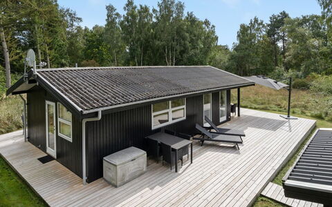 Liselotte - 275M from the Sea: Meubilair, Interieur Ontwerp, Flooring, Hout, Verdieping, Plafond, Houten Vloer, Stoel, Tafel, Verlichting