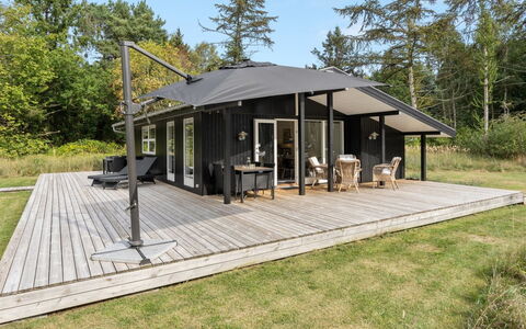 Liselotte - 275M from the Sea: Meubilair, Interieur Ontwerp, Flooring, Hout, Verdieping, Plafond, Houten Vloer, Stoel, Tafel, Verlichting
