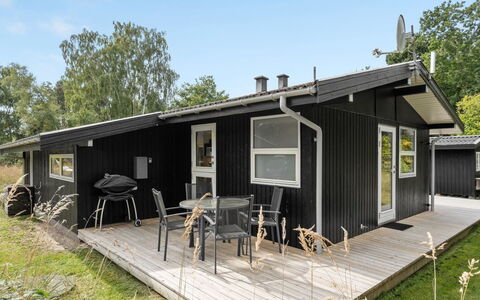Liselotte - 275M from the Sea: Meubilair, Interieur Ontwerp, Flooring, Hout, Verdieping, Plafond, Houten Vloer, Stoel, Tafel, Verlichting