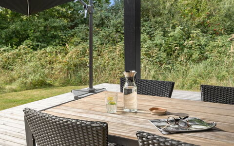 Liselotte - 275M from the Sea: Meubilair, Interieur Ontwerp, Flooring, Hout, Verdieping, Plafond, Houten Vloer, Stoel, Tafel, Verlichting