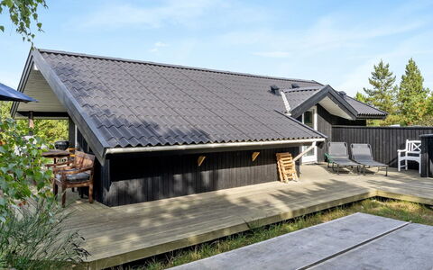 Lisbeth - 400M from the Sea: Dak, Huis, Huis, Verblijf, Siding, Landgoed, Oprit, Garden Gebouwen, Werf, Schuur