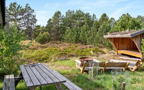 Lisbeth - 400M from the Sea: Dak, Huis, Huis, Verblijf, Siding, Landgoed, Oprit, Garden Gebouwen, Werf, Schuur