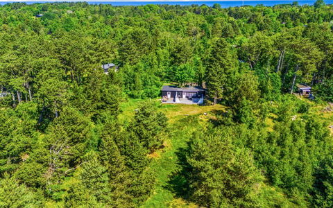 Claudine - 300M from the Sea: Dak, Huis, Huis, Verblijf, Siding, Landgoed, Oprit, Garden Gebouwen, Werf, Schuur
