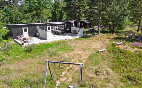 Claudine - 300M from the Sea: Dak, Huis, Huis, Verblijf, Siding, Landgoed, Oprit, Garden Gebouwen, Werf, Schuur