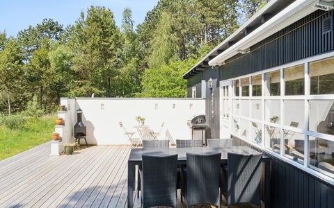 Claudine - 300M from the Sea: Dak, Huis, Huis, Verblijf, Siding, Landgoed, Oprit, Garden Gebouwen, Werf, Schuur