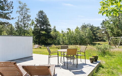 Claudine - 300M from the Sea: Dak, Huis, Huis, Verblijf, Siding, Landgoed, Oprit, Garden Gebouwen, Werf, Schuur